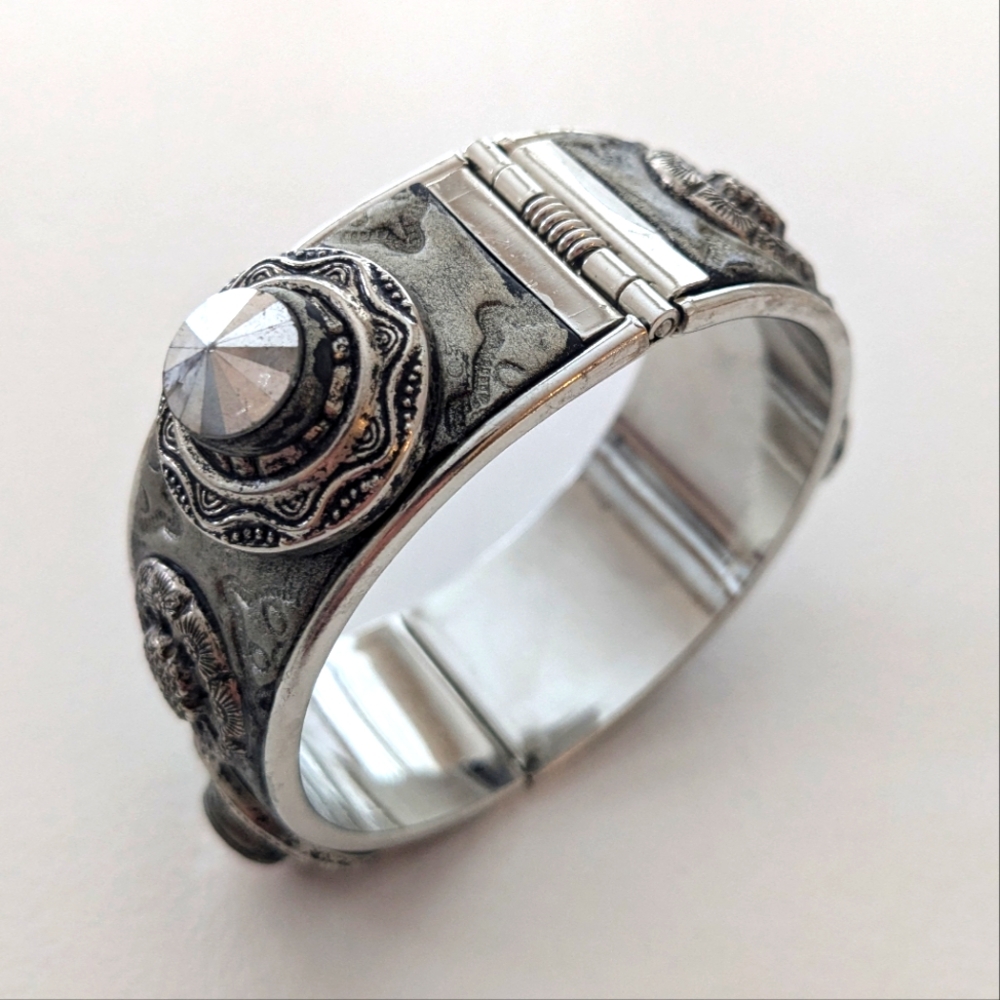 Statement Silver-Toned Hinged Bracelet/Bangle